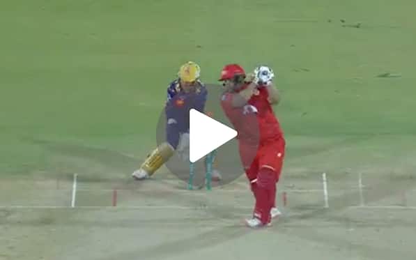 [Watch] Azam Khan Cleaned Up By Akeal Hosein In Islamabad United's Collapse